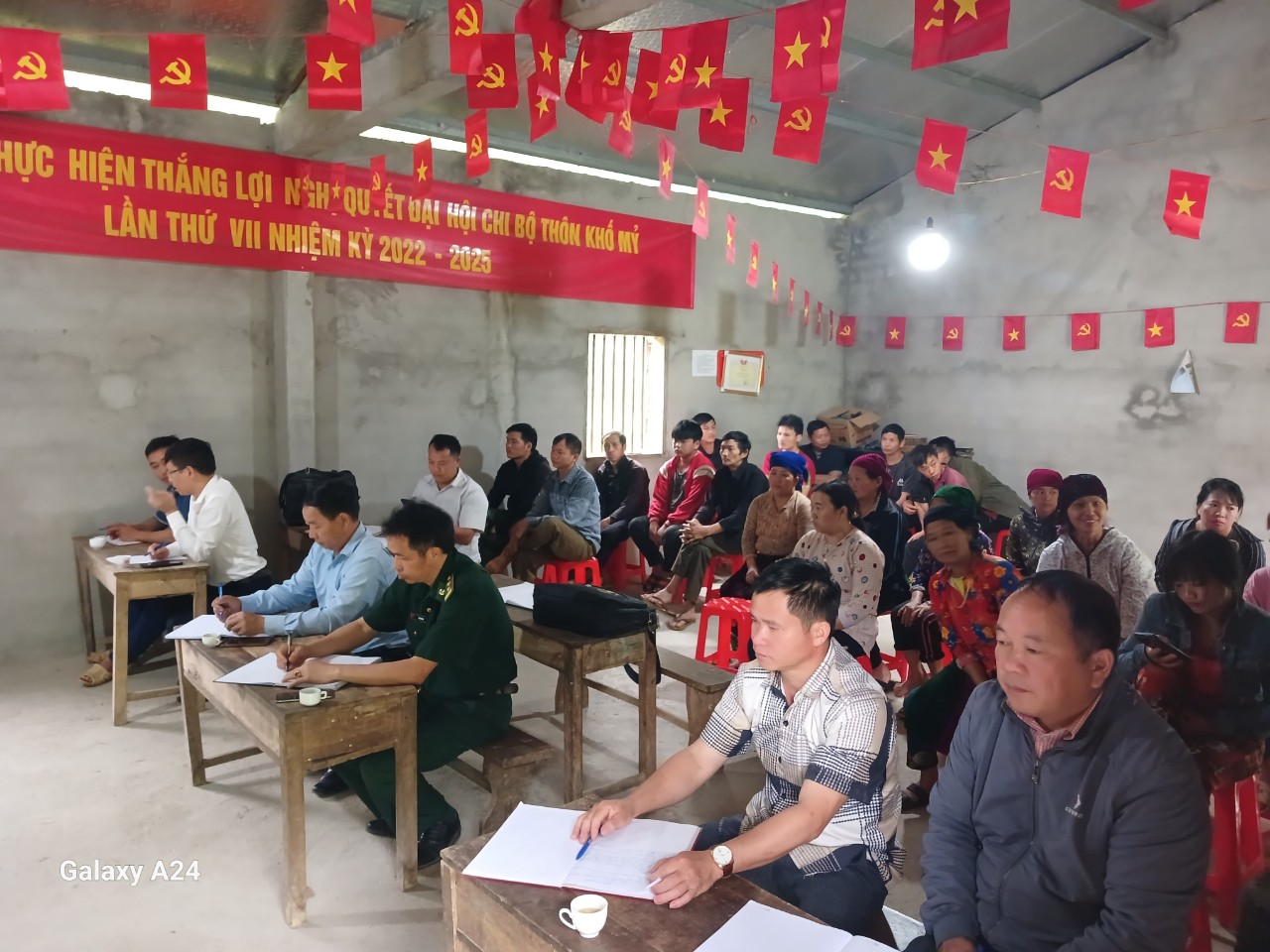 Bí thư Đảng ủy xã Tùng Vài tiếp xúc, đối thoại trực tiếp với Nhân dân thôn Khố Mỷ